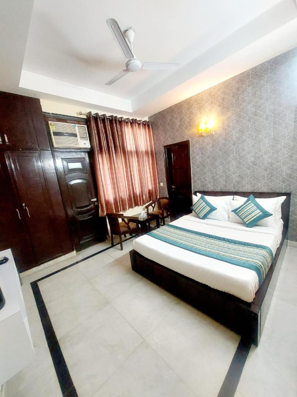 Khusbu Residency, Park Market, South Delhi New Delhi