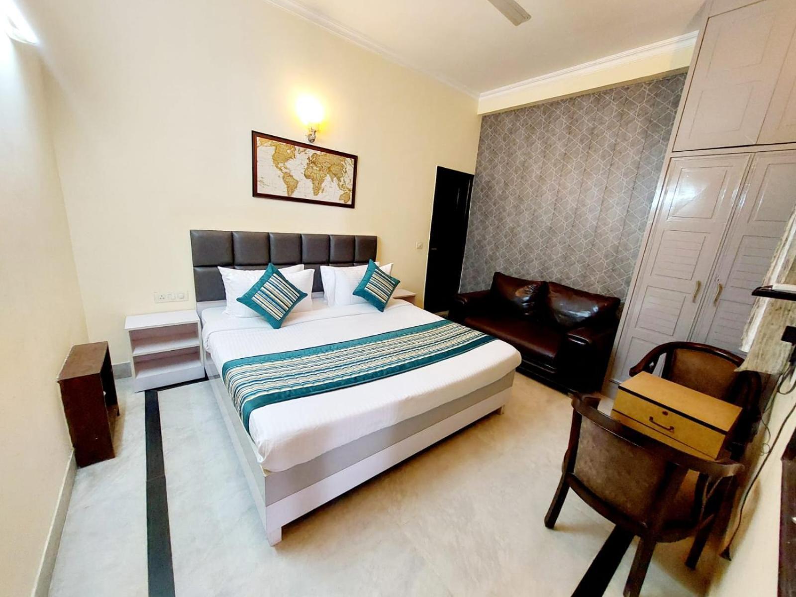 Khusbu Residency, Park Market, South Delhi Hotel 3*