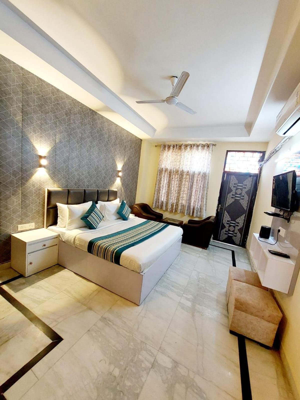 Khusbu Residency, Park Market, South Delhi 3* New Delhi