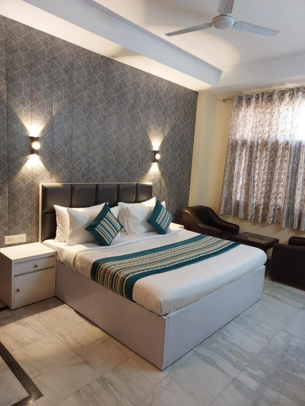 Khusbu Residency, Park Market, South Delhi Hotel