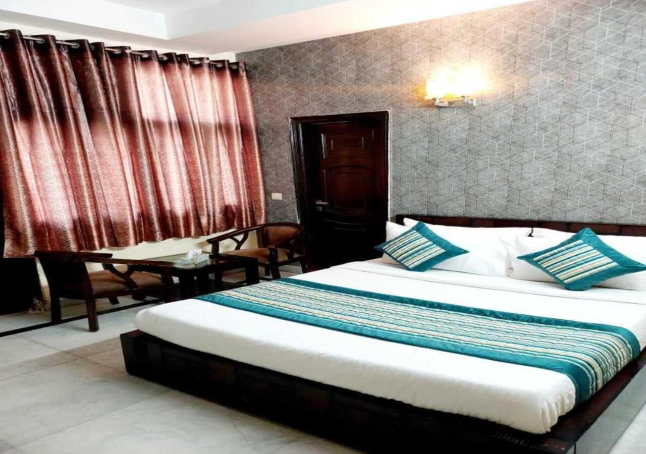 Khusbu Residency, Park Market, South Delhi