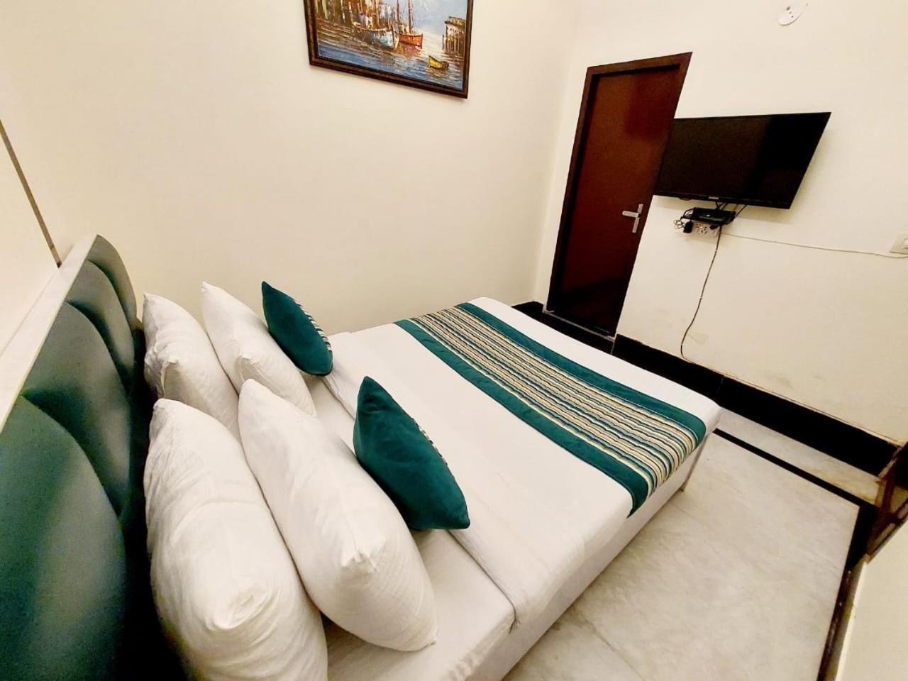Khusbu Residency, Park Market, South Delhi Hotel 3*