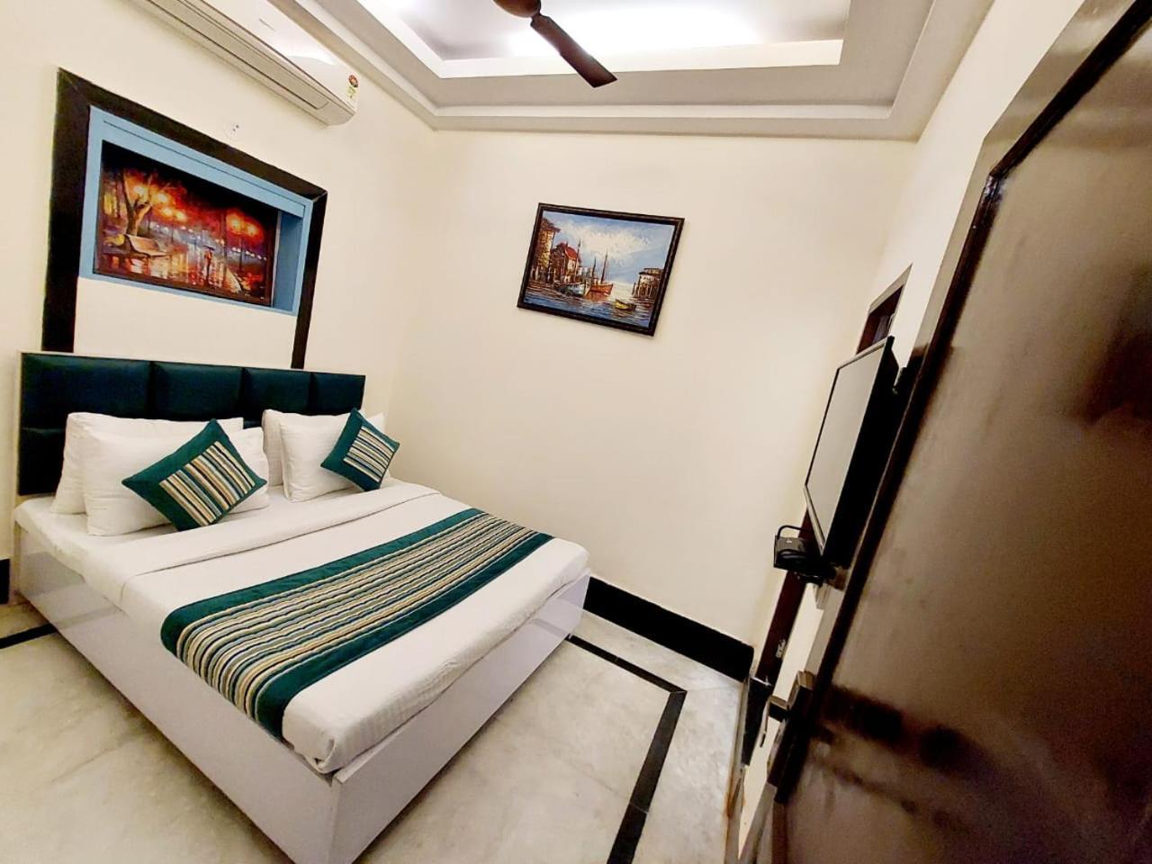 Khusbu Residency, Park Market, South Delhi 3* New Delhi